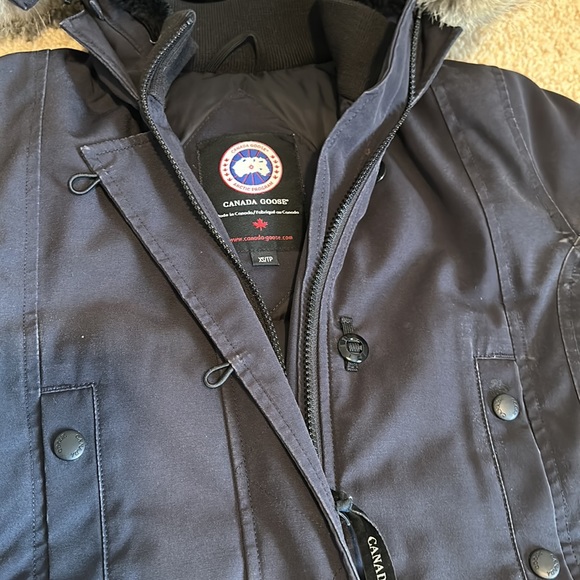 Canada Goose Women’s Shelburne Parka with Fur Hood, Navy size XS - Picture 7 of 9